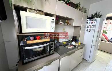 Imagem: O apartamento possui 1 Dormitório, 1 Banheiro, 1 Vaga na garagem