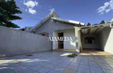 Imagem: A casa para alugar possui 3 Dormitórios, 1 Banheiro, 3 Vagas