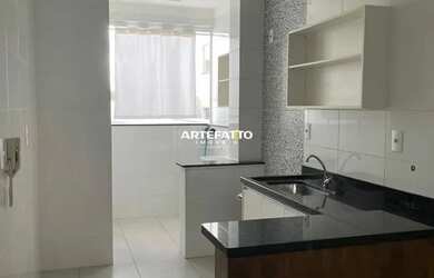 Imagem: O apartamento possui 2 Dormitórios, 1 Banheiro, 1 Vaga na garagem