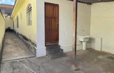 Imagem: A casa possui 2 Dormitórios, 1 Banheiro, 80m² de Área e