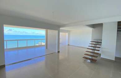 Imagem 1: Sua cobertura na praia com incrível vista mar, em localização nobre na cidade que mais cre