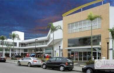 Imagem: O depósito possui 5 Vagas na garagem e 160m² de Área e está