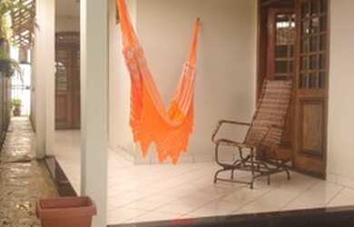 Imagem: A casa possui 3 Dormitórios, 5 Banheiros, 2 Vagas na garagem