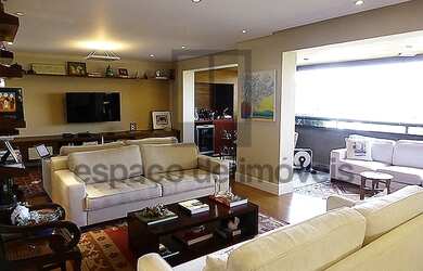 Imagem 7: Vista incrível e lavandas na janela.Pura poesia