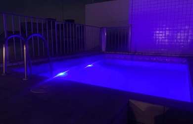 Imagem 6: Cobertura ampla vista livre com piscina e churrasqueira