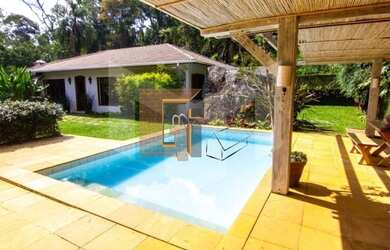 Imagem: A casa em condomínio possui 5 Dormitórios, 5 Banheiros, 5