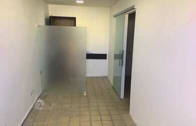 Imagem: O depósito para alugar possui 1 Vaga na garagem e 25m² de