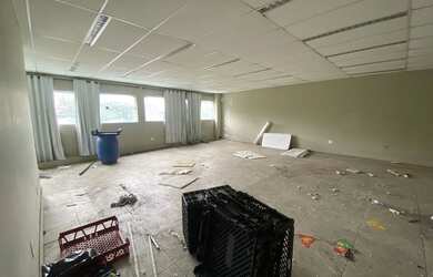 Imagem: O depósito possui 100m² de Área e está localizado em Limão