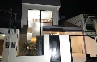 Imagem: A casa em condomínio possui 3 Dormitórios, 4 Banheiros, 2