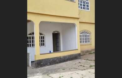 Imagem: A casa possui 3 Dormitórios e 1 Banheiro e está localizado