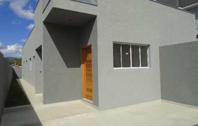 Imagem: A casa possui 3 Dormitórios, 4 Banheiros, 2 Vagas na garagem