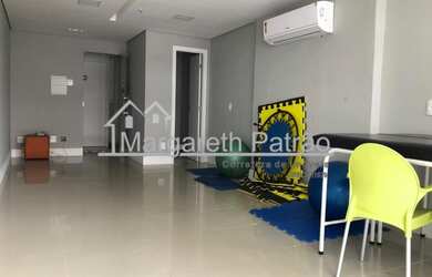 Imagem: O depósito possui 1 Vaga na garagem e 30m² de Área e está