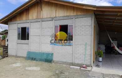 Imagem: A casa possui 2 Dormitórios, 1 Banheiro, 2 Vagas na garagem