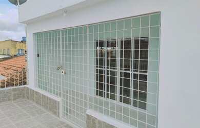 Imagem: A casa possui 2 Dormitórios, 1 Banheiro, 1 Vaga na garagem