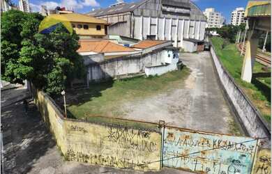 Imagem: O depósito possui 5 Vagas na garagem, 2500m² de Área e está