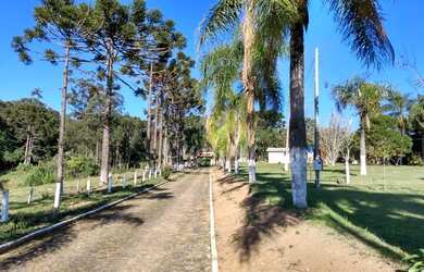 Imagem: A chácara possui 250m² de Área e está localizado em Cará