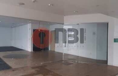 Imagem: O depósito possui 4 Vagas na garagem, 380m² de Área e está