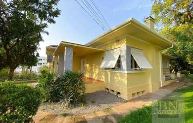 Imagem: O depósito possui 5 Vagas na garagem, 240m² de Área e está