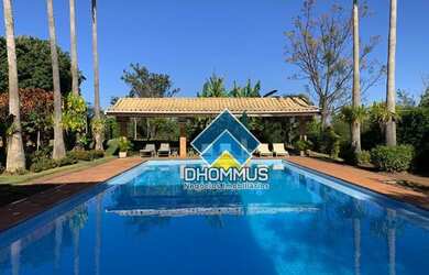 Imagem: A casa em condomínio possui 5 Dormitórios, 5 Banheiros, 5