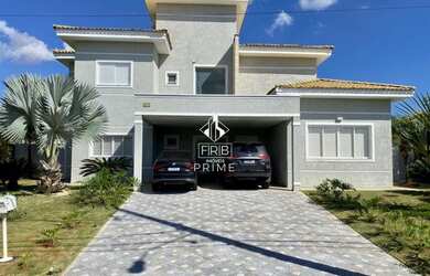 Imagem: A casa em condomínio possui 4 Dormitórios, 4 Banheiros, 4