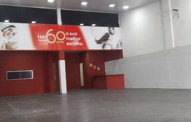 Imagem: O depósito possui 4 Vagas na garagem, 200m² de Área e está