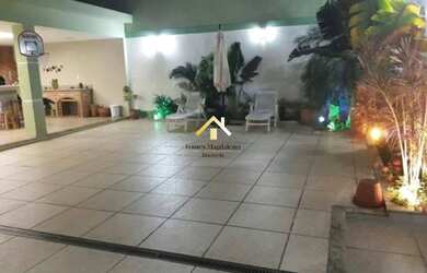 Imagem: A casa possui 3 Dormitórios, 5 Banheiros, 5 Vagas na garagem