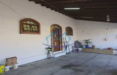 Imagem: A casa à venda possui 3 Dormitórios, 2 Banheiros, 3 Vagas