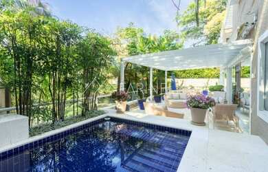 Imagem: A casa possui 3 Dormitórios, 4 Banheiros, 2 Vagas na garagem