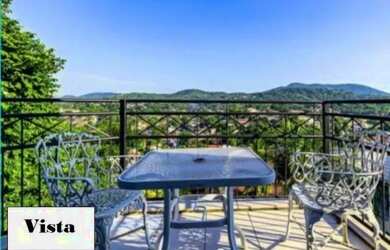 Imagem: A casa possui 4 Dormitórios, 5 Banheiros, 2 Vagas na garagem