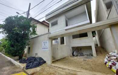 Imagem: A casa em condomínio possui 4 Dormitórios, 5 Banheiros, 2