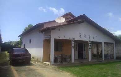 Imagem: A casa possui 3 Dormitórios e está localizado em Coqueiro