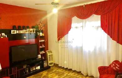 Imagem: A casa possui 3 Dormitórios, 2 Banheiros, 3 Vagas na garagem