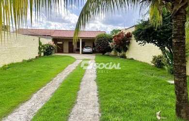 Imagem: A casa possui 3 Dormitórios, 2 Banheiros, 1 Vaga na garagem