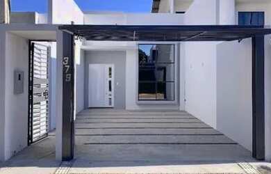 Imagem: A casa possui 3 Dormitórios, 2 Banheiros, 1 Vaga na garagem