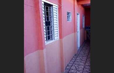 Imagem: A casa possui 1 Dormitório, 1 Banheiro e está localizado