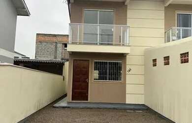 Imagem: A casa possui 2 Dormitórios, 2 Banheiros, 2 Vagas na garagem