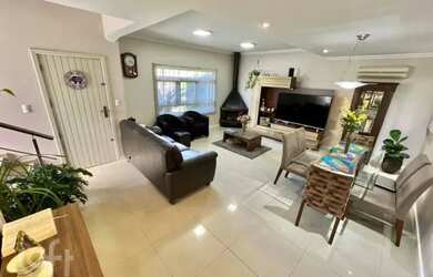 Imagem: A casa possui 2 Dormitórios, 3 Banheiros e 143m² de Área