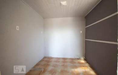 Imagem: A casa possui 2 Dormitórios, 1 Banheiro, 1 Vaga na garagem