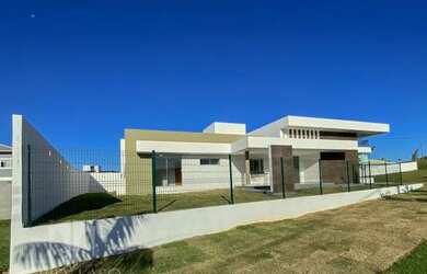 Imagem 2: Casa para venda ou aluguel no Alphaville com 3 quartos, área gourmet e garagem coberta em