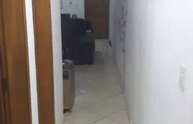 Imagem: O apartamento possui 2 Dormitórios, 1 Banheiro, 2 Vagas na