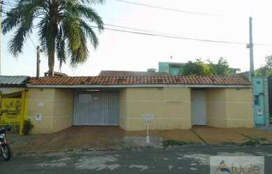 Imagem: A casa possui 3 Dormitórios, 2 Banheiros, 5 Vagas na garagem