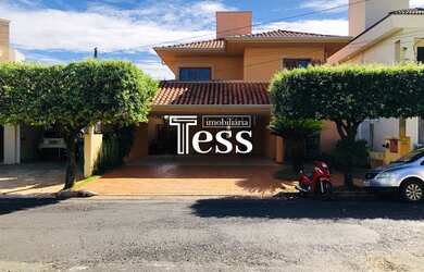 Imagem: A casa em condomínio possui 4 Dormitórios, 5 Banheiros, 4