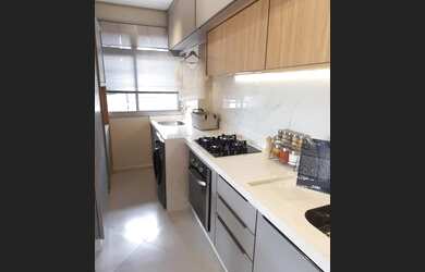 Imagem: O apartamento possui 2 Dormitórios, 1 Banheiro, 2 Vagas na