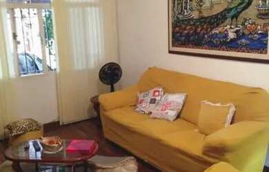 Imagem: A casa possui 3 Dormitórios, 2 Banheiros, 1 Vaga na garagem