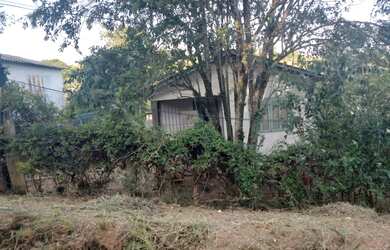 Imagem: A casa possui 2 Dormitórios, 1 Banheiro, 2 Vagas na garagem