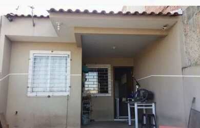 Imagem: A casa possui 2 Dormitórios, 1 Banheiro, 1 Vaga na garagem