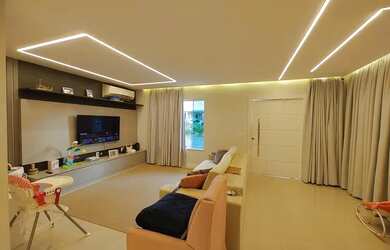 Imagem: A casa em condomínio possui 4 Dormitórios, 2 Banheiros, 3