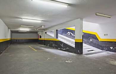 Imagem: O depósito possui 5 Vagas na garagem, 655m² de Área e está