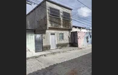 Imagem: A casa possui 3 Dormitórios, 2 Banheiros e está localizado