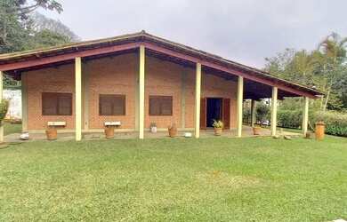 Imagem: A casa em condomínio possui 3 Dormitórios, 3 Banheiros, 4